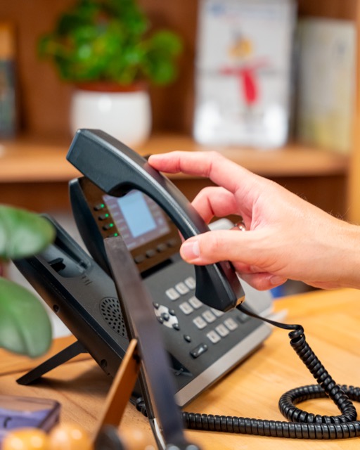 Telefon im Büro – im Trauerfall jederzeit erreichbar