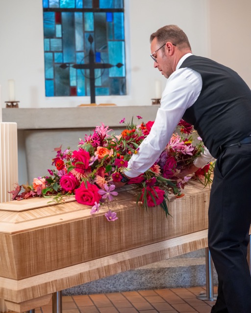 Blumenschmuck in unserer Trauerhalle in Bramfeld