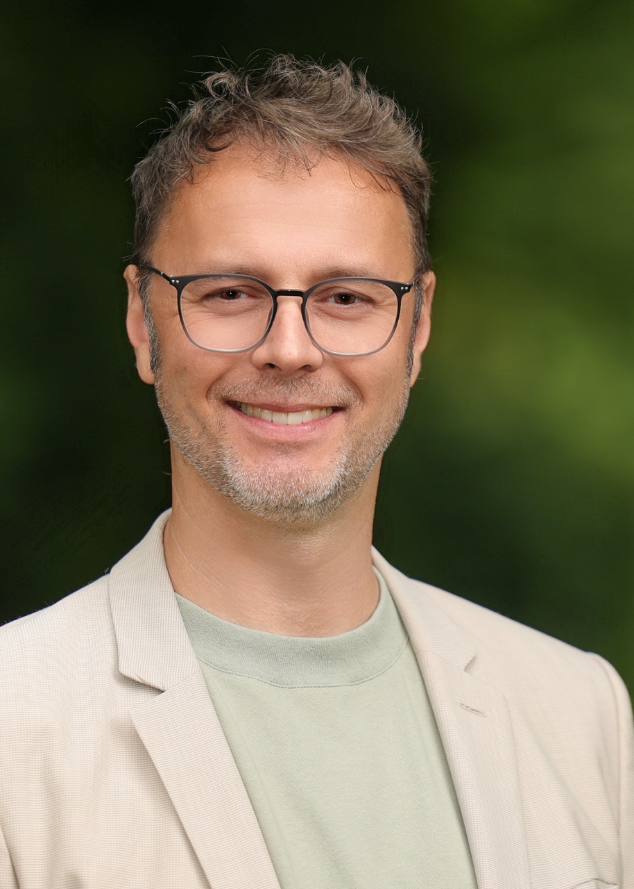 Björn Riggert, Bestatter und Trauerredner bei Wilh. Hamm